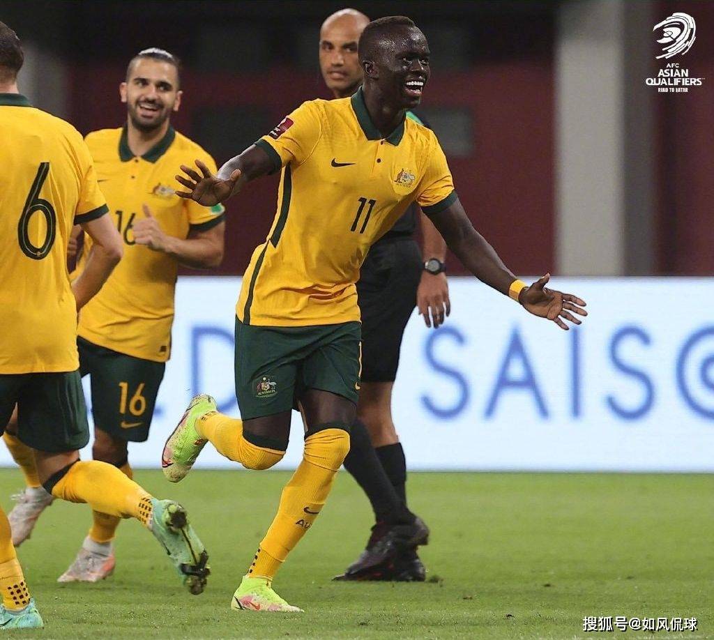 包含澳大利亚球队豪取三连胜，领跑小组的词条