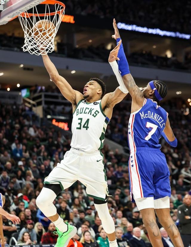 雄鹿惨遭76人逆转，字母哥难掩沮丧的简单介绍