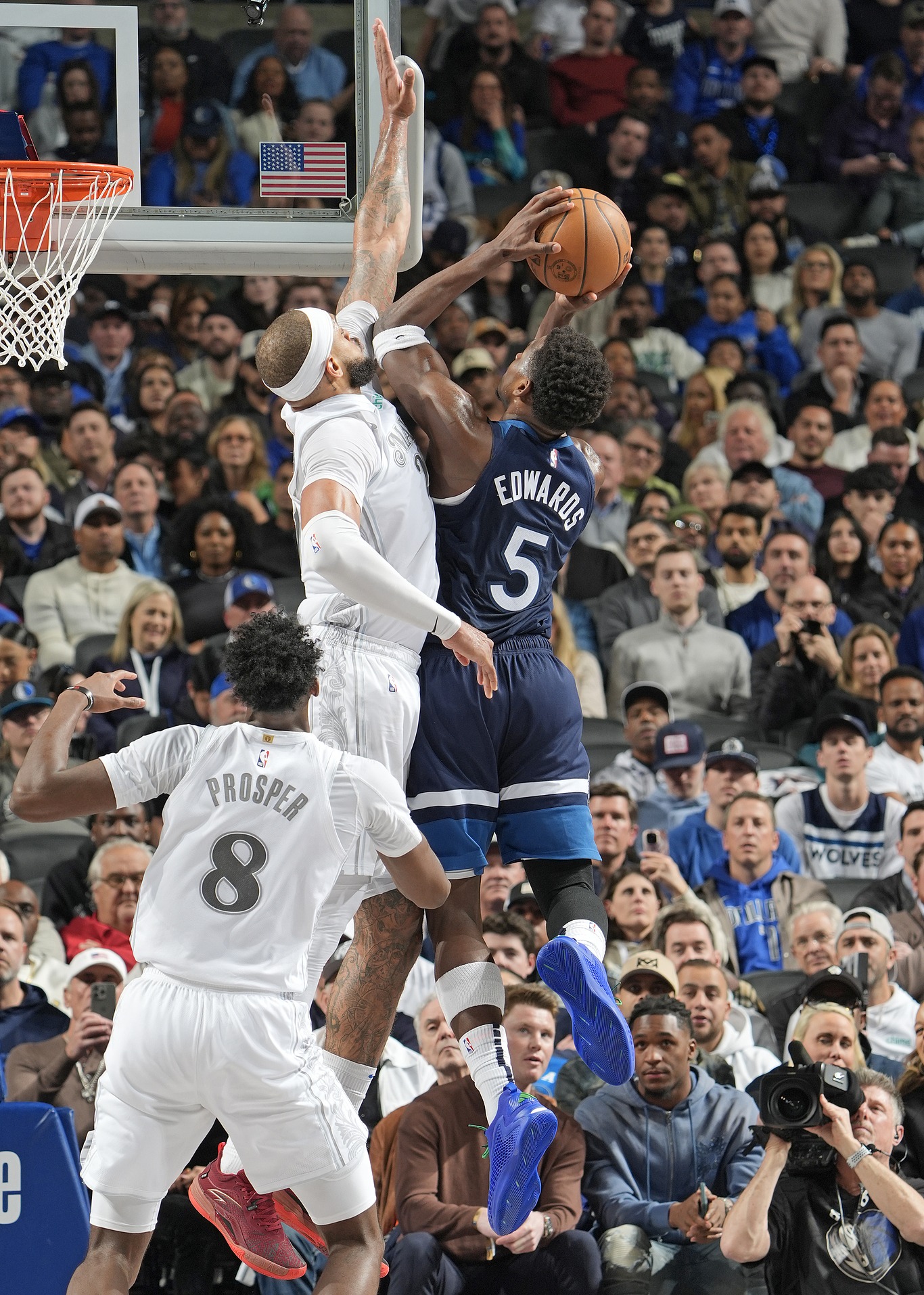 篮网逆转独行侠取得胜利